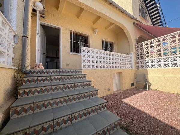 Chalet adosado en Parque del Mundo, San Fulgencio thumbnail 2