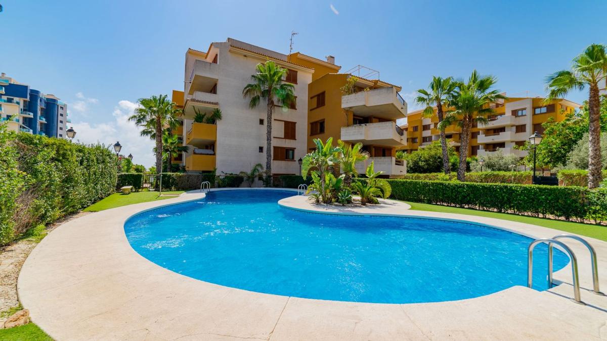 Venta de piso en Piso en Calle Mar de Fondo, Punta Prima, Torrevieja, Torrevieja
photo 2