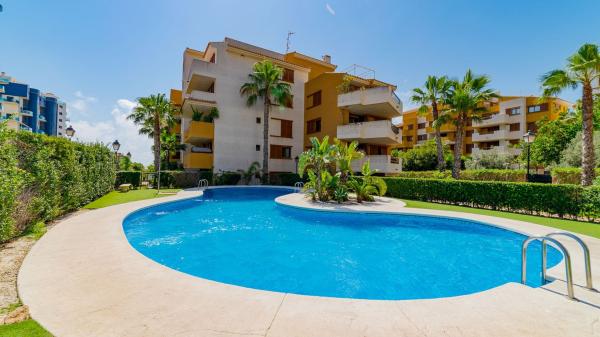 Sale of flat in Piso en Calle Mar de Fondo, Punta Prima, Torrevieja, Torrevieja
thumbnail 2