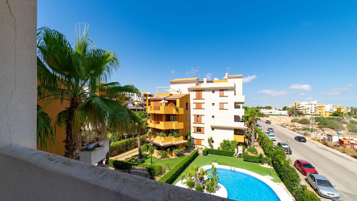 Venta de piso en Piso en Calle Mar de Fondo, Punta Prima, Torrevieja, Torrevieja
photo 3