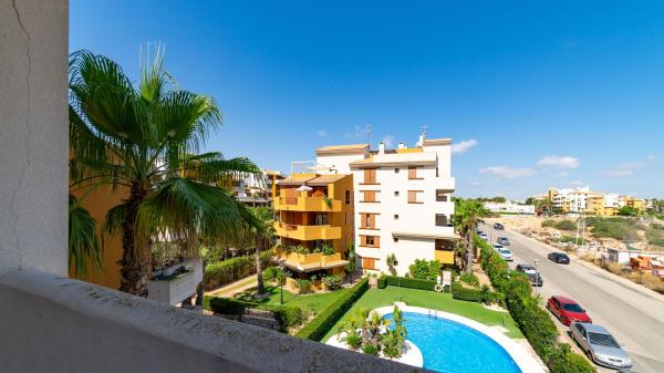 Sale of flat in Piso en Calle Mar de Fondo, Punta Prima, Torrevieja, Torrevieja
thumbnail 3