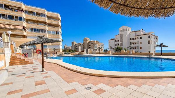 Chalet adosado en Calle Málaga, Arenales del Sol, Elche / Elx thumbnail 1