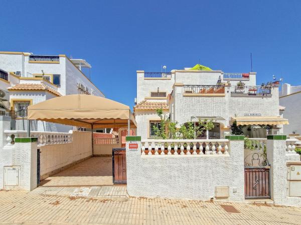 Chalet adosado en Calle Ruidera, Los Balcones - Los Altos del Edén, Torrevieja photo 1