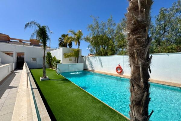 Venta de piso en Piso en Avenida Cofradías, Zona Pueblo, Pilar de la Horadada, Pilar de la Horadada
photo 1