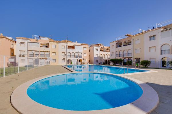 Chalet adosado en Calle Ramon Rubial, 7, La Veleta, Torrevieja thumbnail 2