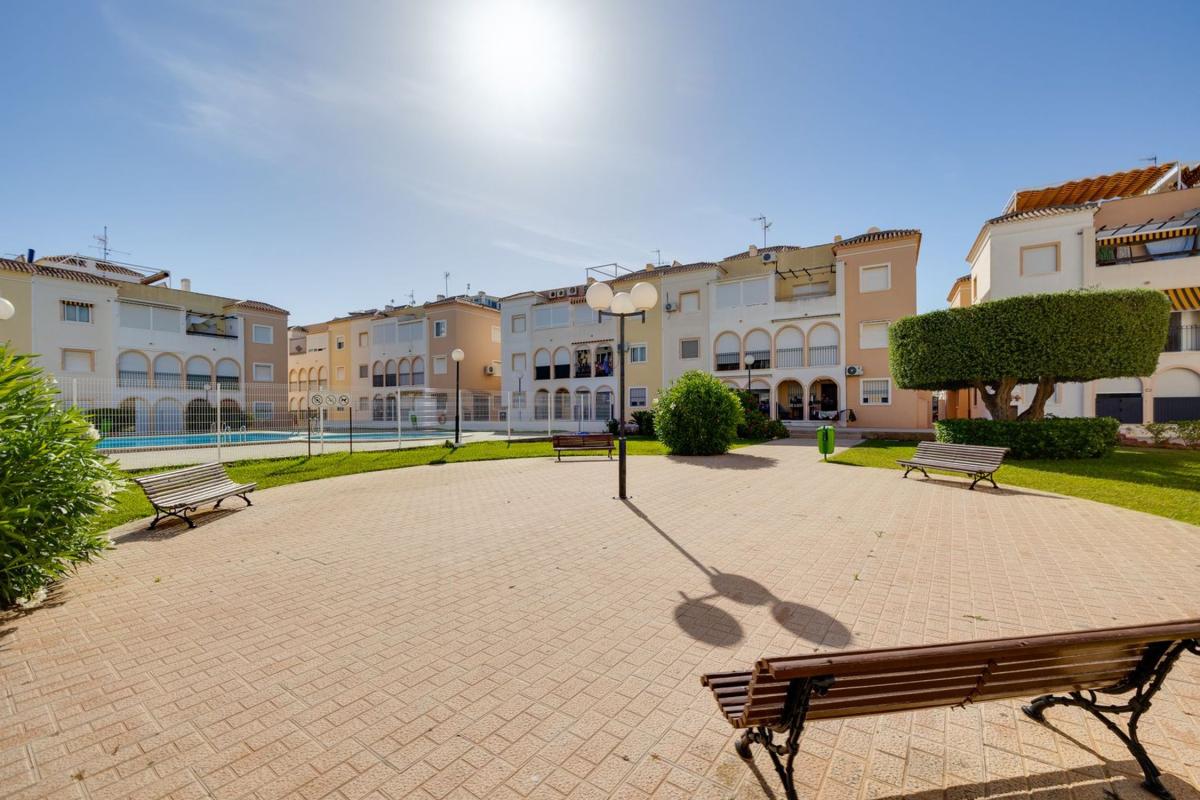 Venta de chalet adosado en Chalet adosado en Calle Ramon Rubial, 7, La Veleta, Torrevieja , Torrevieja photo 4