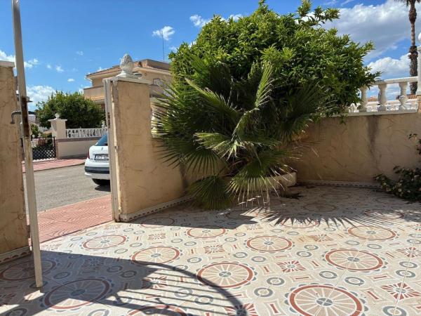Casa o chalet independiente en Calle Golda Meir, 54, Benijofar thumbnail 1