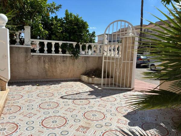 Casa o chalet independiente en Calle Golda Meir, 54, Benijofar thumbnail 2