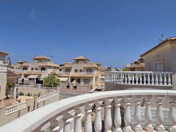 Chalet pareado en Calle Maite Pagazaurtundua Ruiz, Parque Acuático - Sector 25, Torrevieja photo 4