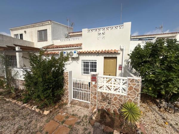 Chalet independiente en venta en Casa o chalet en La Siesta - El Salado - Torreta, Torrevieja, Torrevieja
 photo 1