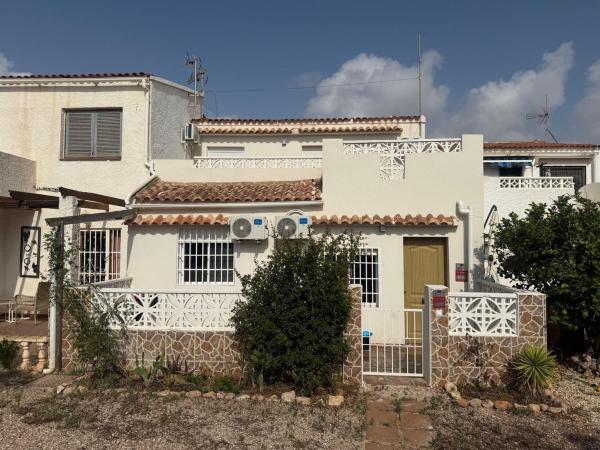 Chalet independiente en venta en Casa o chalet en La Siesta - El Salado - Torreta, Torrevieja, Torrevieja
 photo 2