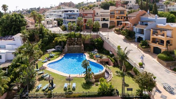 Chalet adosado en Los Naranjos, Marbella photo 1