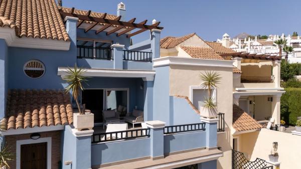 Chalet adosado en Los Naranjos, Marbella thumbnail 2