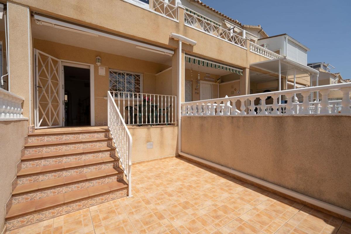 Sprzedaż szeregowego domku w Chalet adosado en Calle de las Lavanderas, La Siesta - El Salado - Torreta, Torrevieja , Torrevieja photo 2