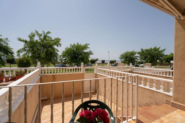 Chalet adosado en Calle de las Lavanderas, La Siesta - El Salado - Torreta, Torrevieja thumbnail 3