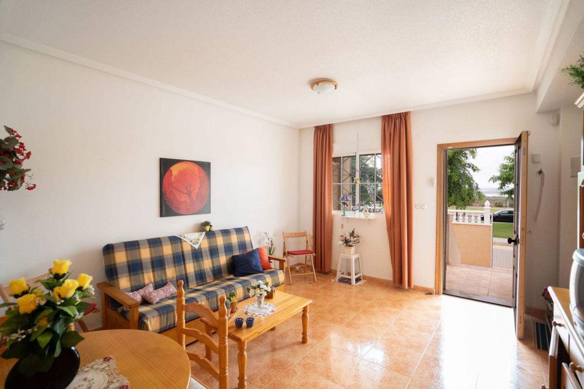 Sprzedaż szeregowego domku w Chalet adosado en Calle de las Lavanderas, La Siesta - El Salado - Torreta, Torrevieja , Torrevieja photo 5