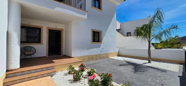 Chalet adosado en Calle Luxemburgo, 6, Cox photo 1
