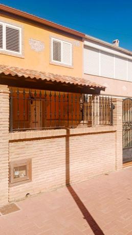 Chalet adosado en Calle Maestro Quino, Playa de los Náufragos, Torrevieja photo 1