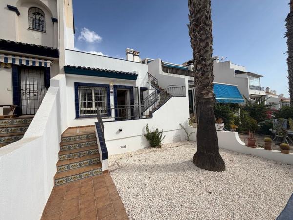 Chalet independiente en venta en Casa o chalet en Villamartín, Orihuela, Orihuela
 photo 1