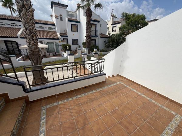 Chalet independiente en venta en Casa o chalet en Villamartín, Orihuela, Orihuela
 photo 3