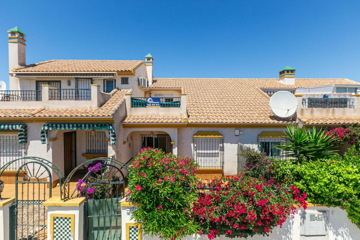Sprzedaż szeregowego domku w Chalet adosado en Calle de Las Dalias, 1, La Regia, Orihuela , Orihuela photo 1