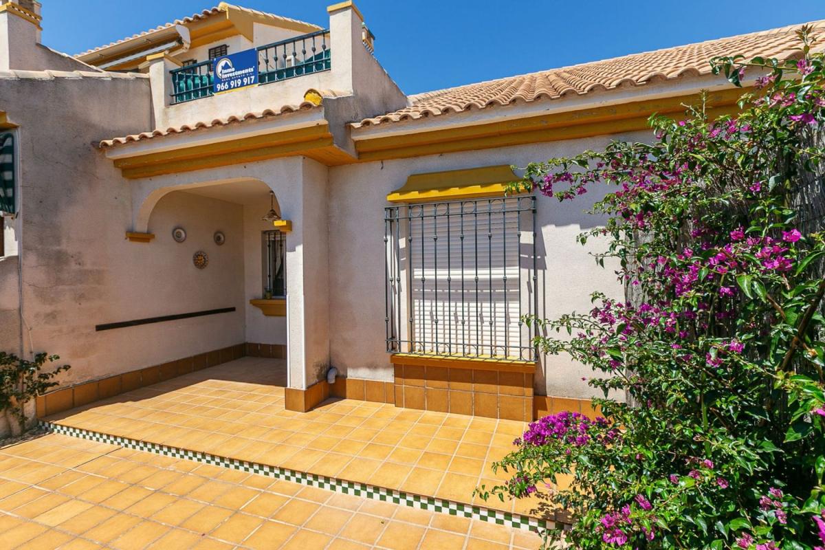 Sprzedaż szeregowego domku w Chalet adosado en Calle de Las Dalias, 1, La Regia, Orihuela , Orihuela photo 2