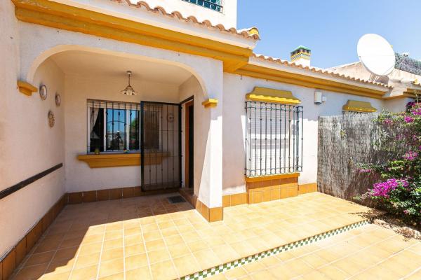 Chalet adosado en Calle de Las Dalias, 1, La Regia, Orihuela thumbnail 2
