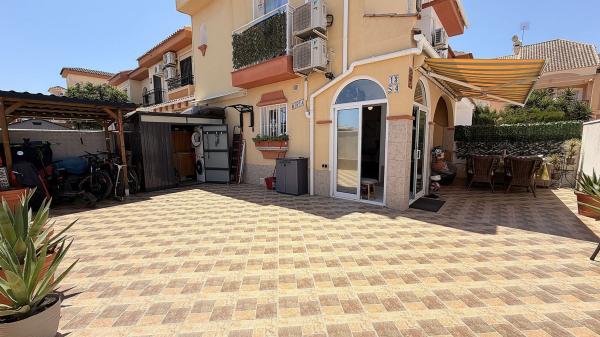 Chalet adosado en Calle Osa Mayor, La Florida, Orihuela photo 1