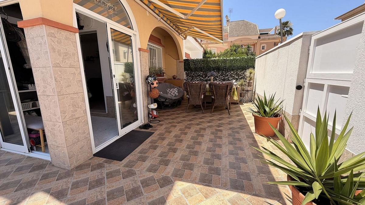 Sprzedaż szeregowego domku w Chalet adosado en Calle Osa Mayor, La Florida, Orihuela , Orihuela photo 2