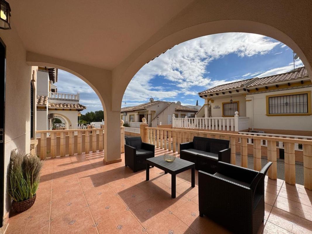 Sprzedaż szeregowego domku w Chalet adosado en Lomas de Cabo Roig, Orihuela , Orihuela photo 3