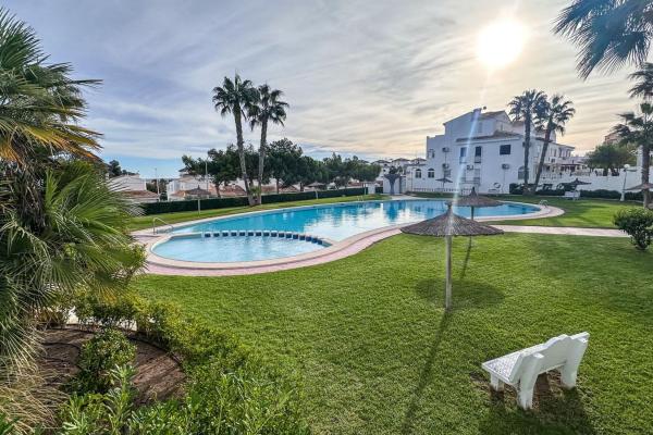 Chalet adosado en Calle Ulises, Torreblanca, Torrevieja photo 3