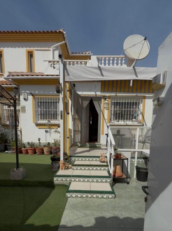 Sprzedaż szeregowego domku w Chalet adosado en Calle Júpiter, 118, La Florida, Orihuela , Orihuela photo 1