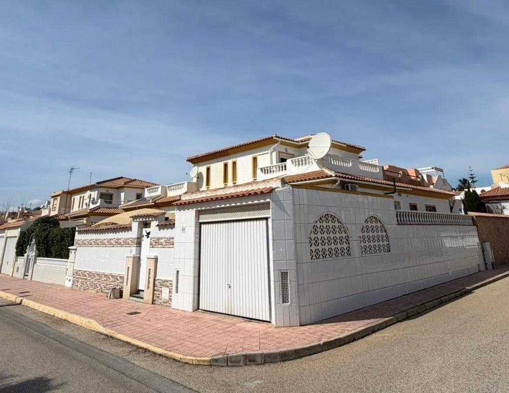 Sprzedaż szeregowego domku w Chalet adosado en Calle Júpiter, 118, La Florida, Orihuela , Orihuela photo 2
