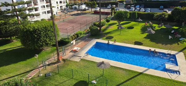 Venta de piso en Piso en Calle Lisardo Mena, La Leala - El Saltillo, Torremolinos, Torremolinos
 photo 4