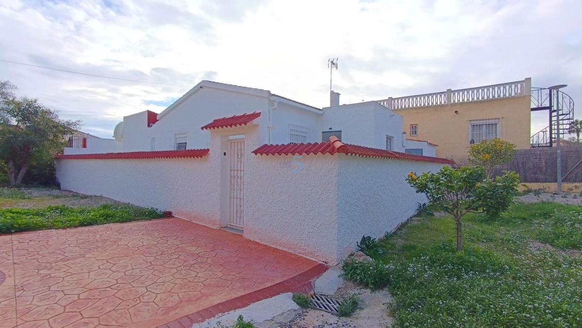 Продажа отдельного шале в  Casa o chalet en San Fulgencio, Сан-Фульхенсио photo 3