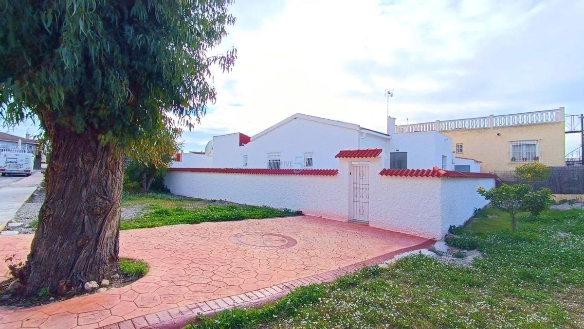 Продажа отдельного шале в  Casa o chalet en San Fulgencio, Сан-Фульхенсио photo 5