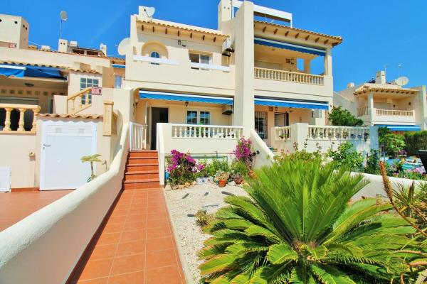 Chalet adosado en Calle San Francisco, La Zenia, Orihuela thumbnail 1