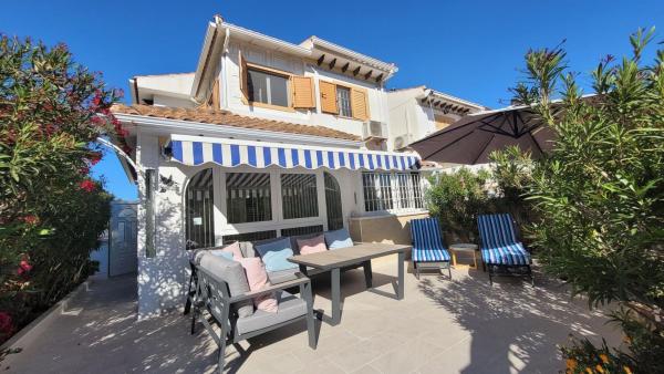 Chalet adosado en Avenida Río Llobregat, Mil Palmeras, Pilar de la Horadada photo 1