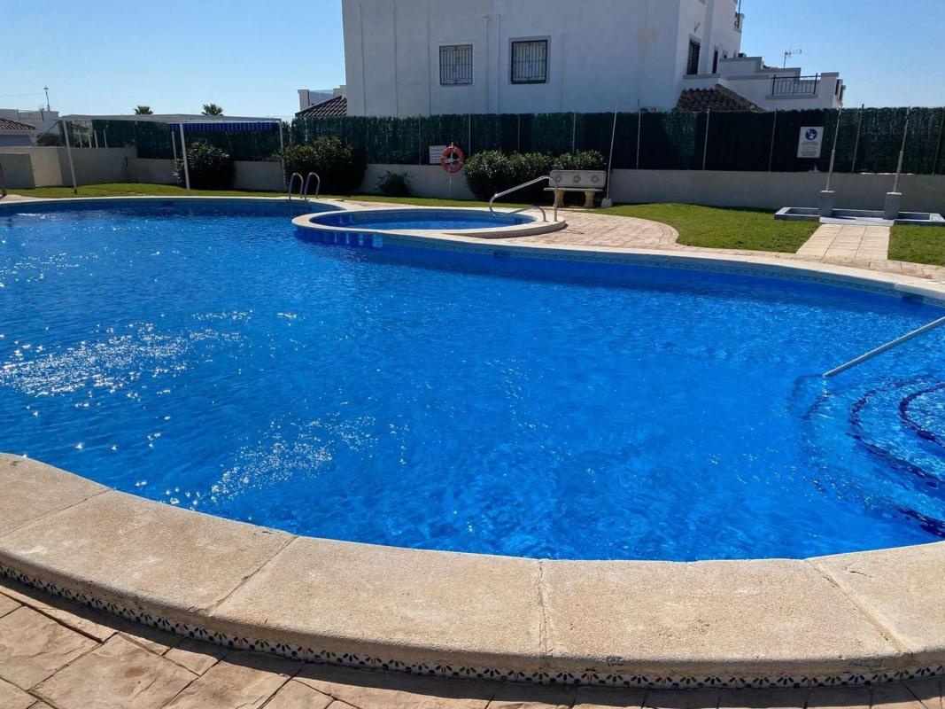 Sprzedaż szeregowego domku w  Chalet adosado en Calle Marina, 66, San Fulgencio , San Fulgencio photo 4