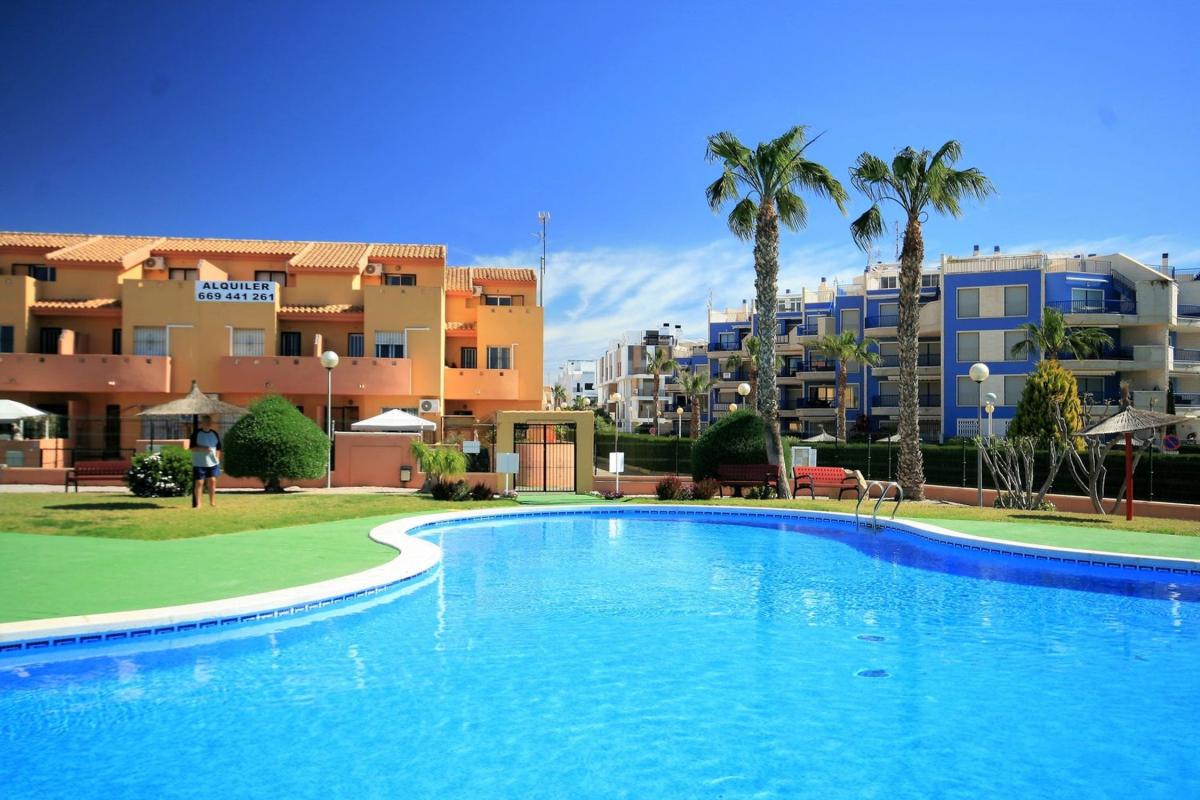 Sprzedaż szeregowego domku w Chalet adosado en Calle Fuego, 7, Aguamarina, Orihuela , Orihuela photo 1