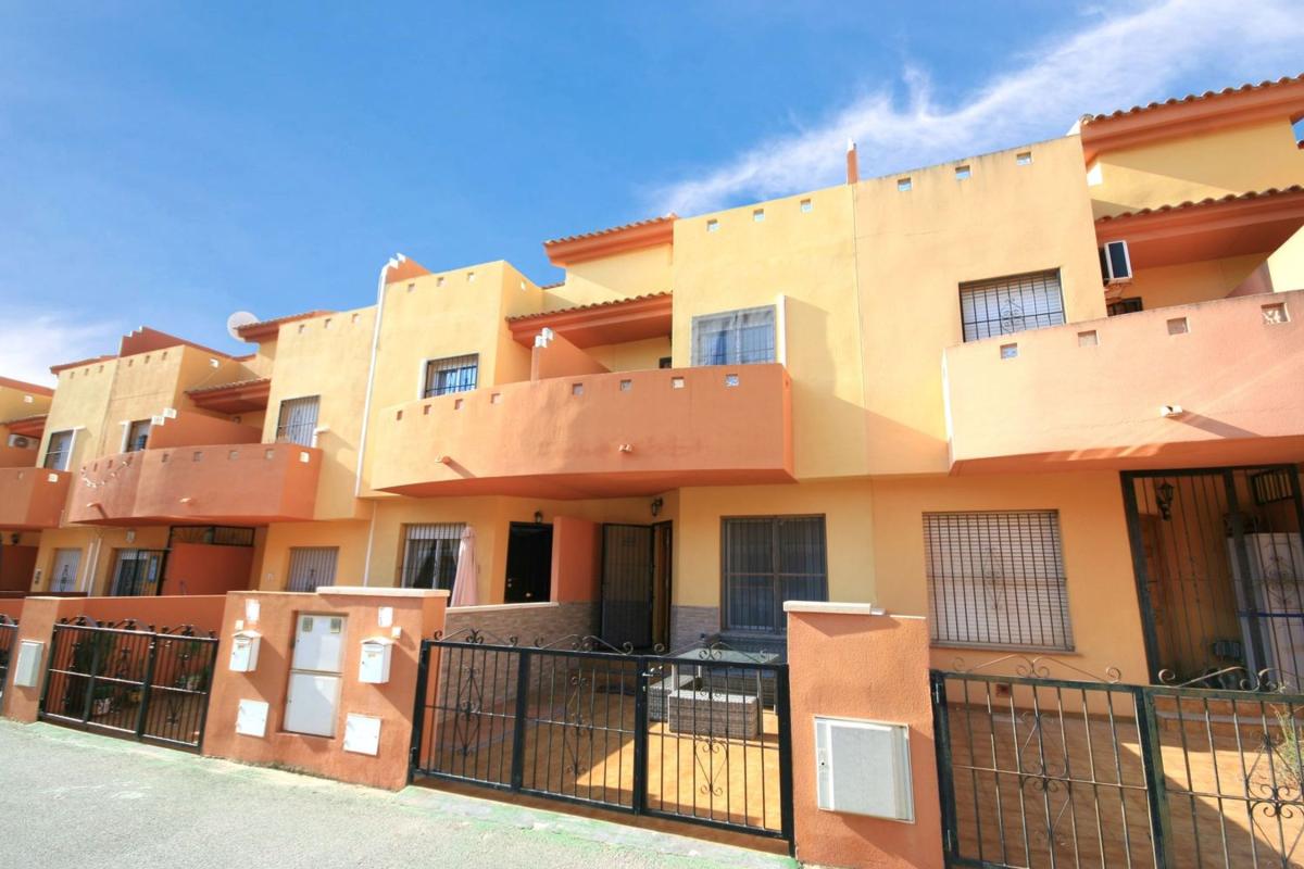Sprzedaż szeregowego domku w Chalet adosado en Calle Fuego, 7, Aguamarina, Orihuela , Orihuela photo 3