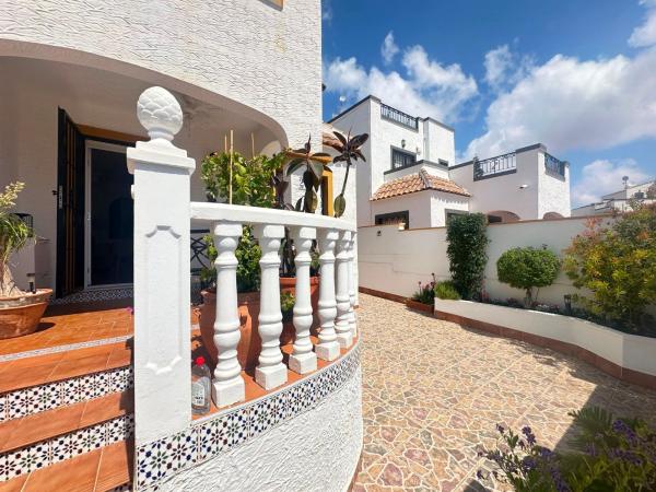 Chalet adosado en Calle Lagunas de Ruidera, Zona Lago - Los Almendros, Orihuela photo 1