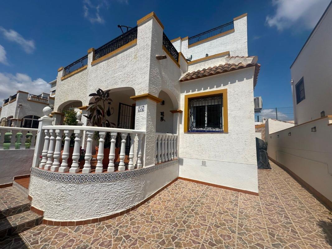Venta de chalet adosado en Chalet adosado en Calle Lagunas de Ruidera, Zona Lago - Los Almendros, Orihuela , Orihuela photo 2