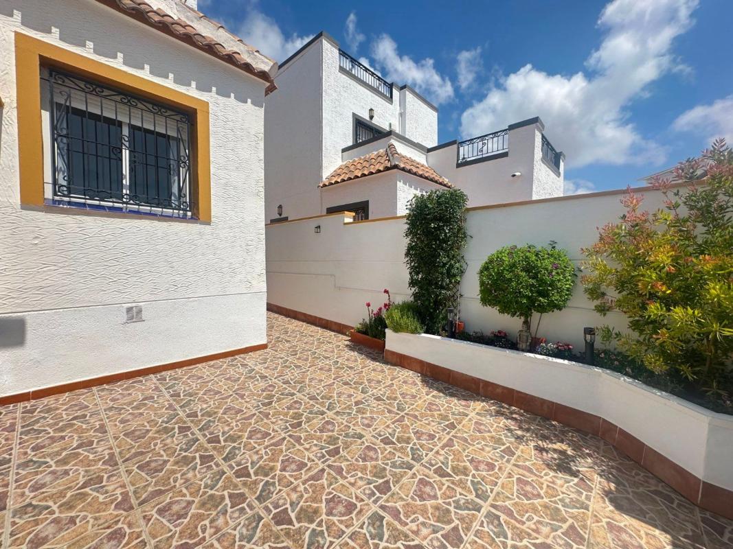 Venta de chalet adosado en Chalet adosado en Calle Lagunas de Ruidera, Zona Lago - Los Almendros, Orihuela , Orihuela photo 3