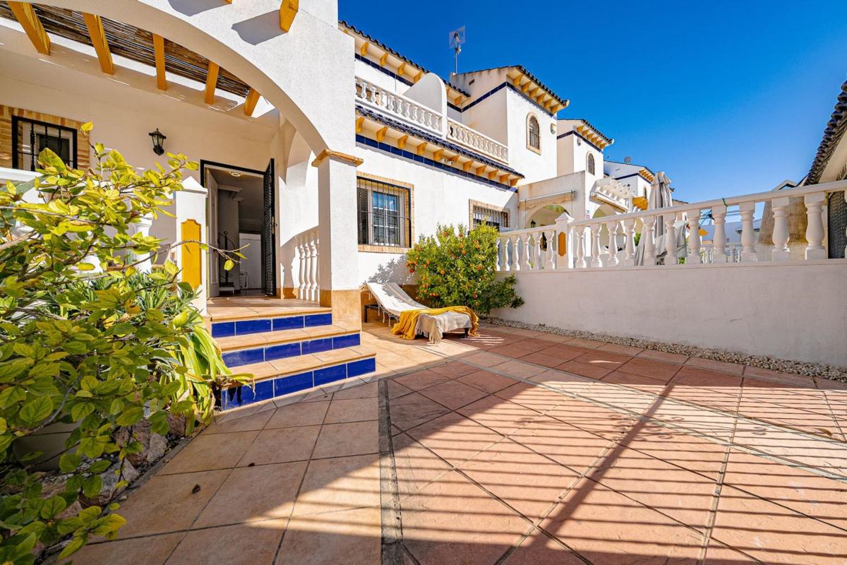 Sprzedaż szeregowego domku w Chalet adosado en Calle del Fénix, 1, La Chismosa, Orihuela , Orihuela photo 2