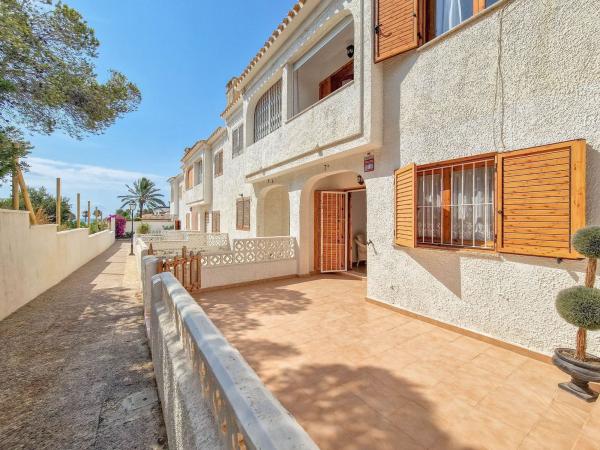 Chalet adosado en Calle Jazmines, Playa Flamenca, Orihuela thumbnail 1