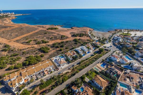 Chalet adosado en Calle Jazmines, Playa Flamenca, Orihuela thumbnail 2