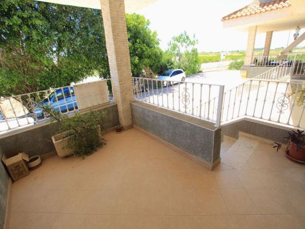 Chalet adosado en Calle Rojales, Formentera del Segura thumbnail 1