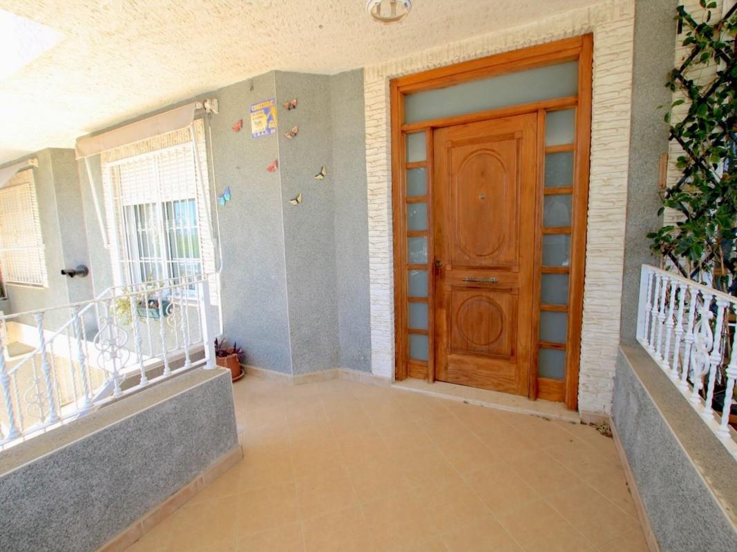 Продажа таунхауса в  Chalet adosado en Calle Rojales, Formentera del Segura , Форментера дель Сегура photo 3