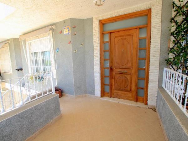 Chalet adosado en Calle Rojales, Formentera del Segura thumbnail 2